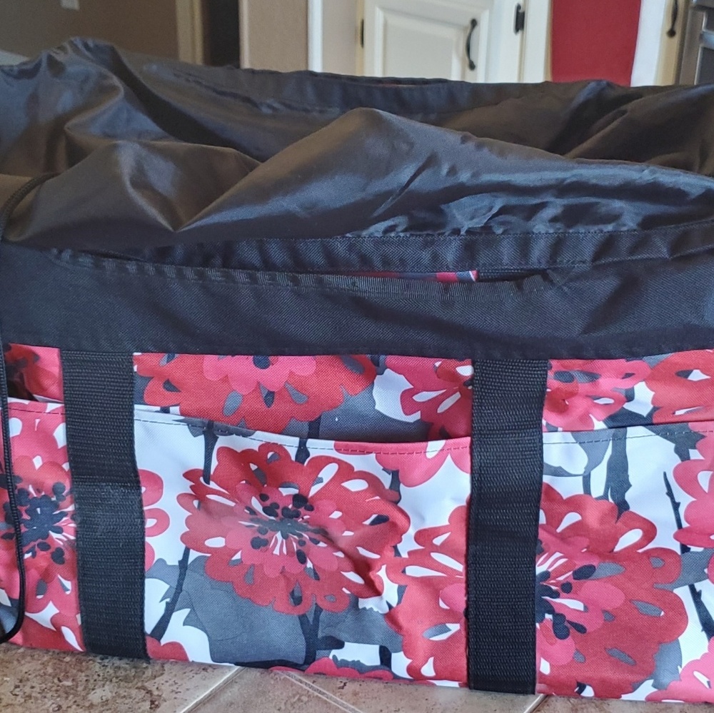 Thirty-one large totes  Gently used For  Travele